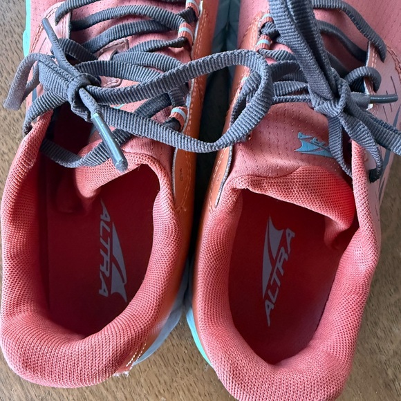 Altra Womens 5.0 Superior Trail Running Shoe— size 8 - Picture 5 of 11